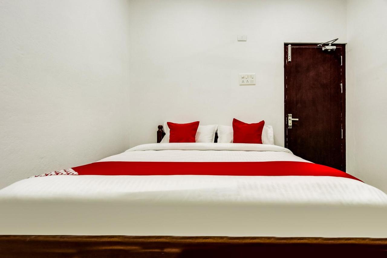 Oyo 70841 Hotel Anjali Residency Velur 外观 照片